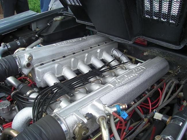 2 Lamborghini TwinCam V12 Autors: hunkers 10 labakas "dziesmas" pasaule