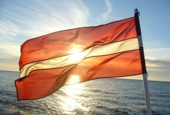 Karoga krāsām ir simboliska... Autors: Fosilija Latvijas karogs.
