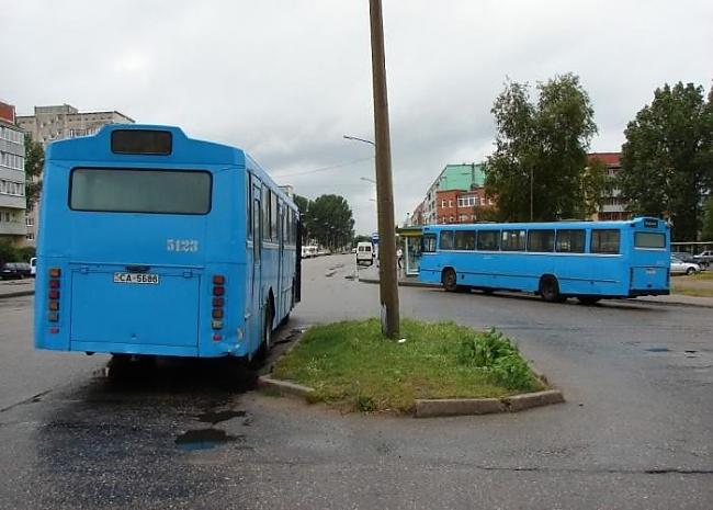 Abi autobusi galapunktā Starp... Autors: nighttrainent Liepājas autobusi 1990 - 2010.