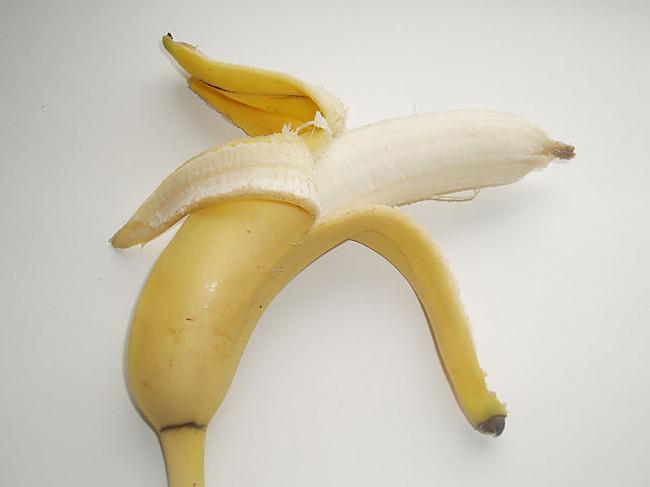  Autors: 8 Karamelizēti banāni ar mērci