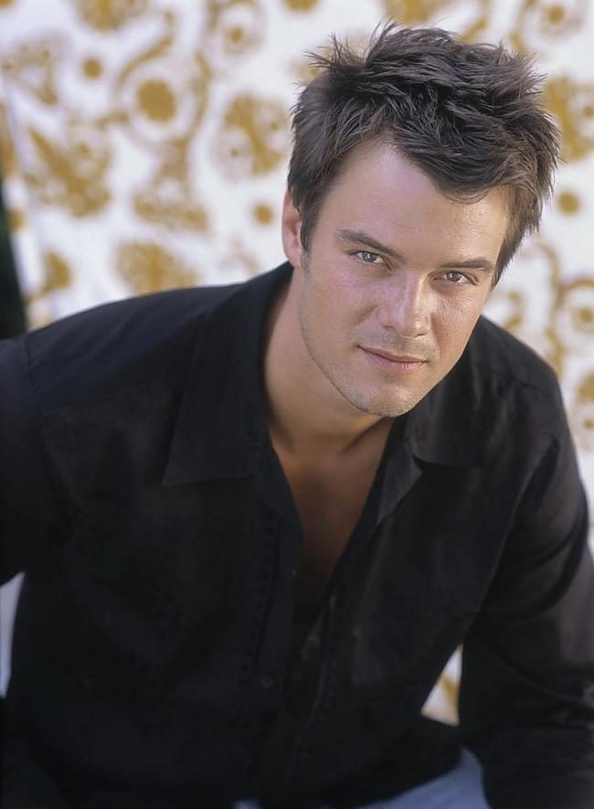  Autors: dea Josh Duhamel