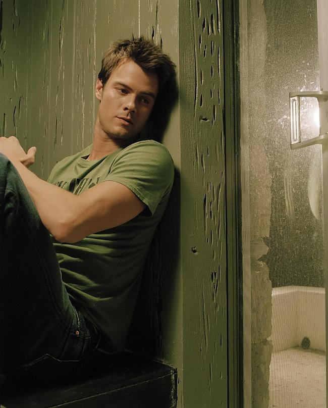  Autors: dea Josh Duhamel