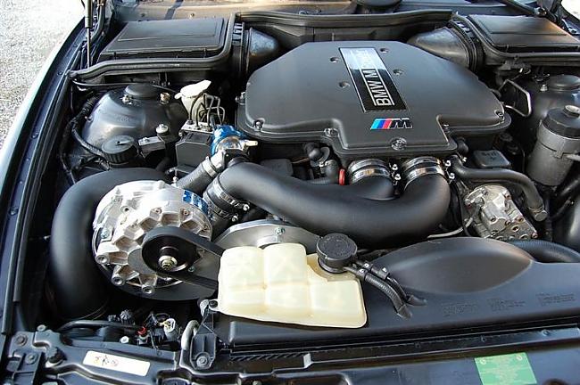 50l V8 motors ar 407hp lielu... Autors: s2coupe BMW M/// sērijas