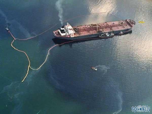 Exxon Valdez naftas noplūde ... Autors: fossil 10 dārgākās traģēdijas.