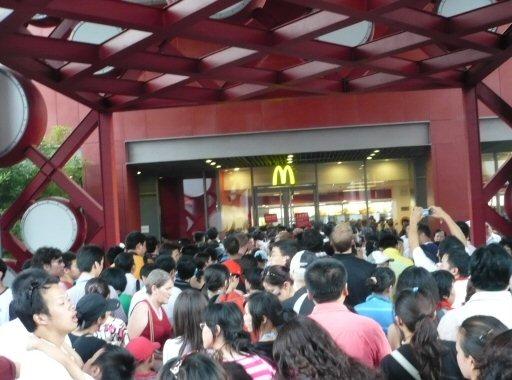 Katru dienu McDonalds apkalpo... Autors: PandaJekabs [10] Fakti par McDonald`s