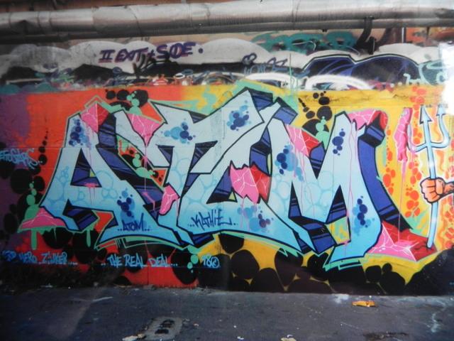  Autors: Fosilija ATOM graffiti art