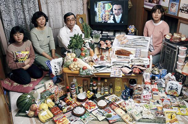 Japāna Ukita ģimene no... Autors: Fosilija Padomā ko ēd un ko nē, daudziem vispār nav ko ēst!