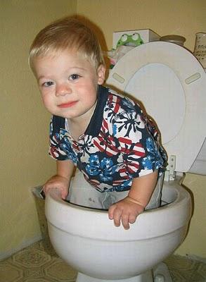 Viens dēls tualetes podā mazgā... Autors: ainiss13 Kā noteikt, kurš mājās?