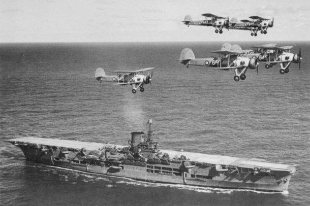 Foto avionesējs quot Ark Royal... Autors: exe Nenoslīcināmais kaķis Sems.