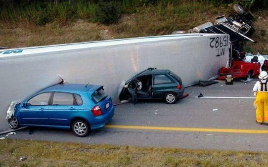  Autors: seglinja Dažādas auto avārijas