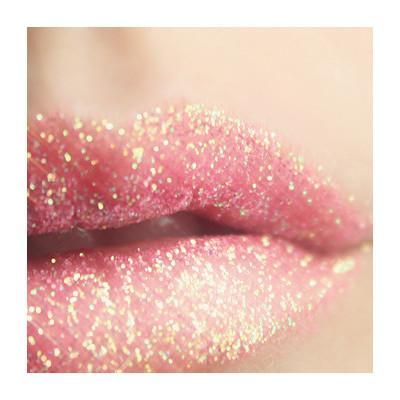  Autors: QueenOfFashion Lips. (mm)