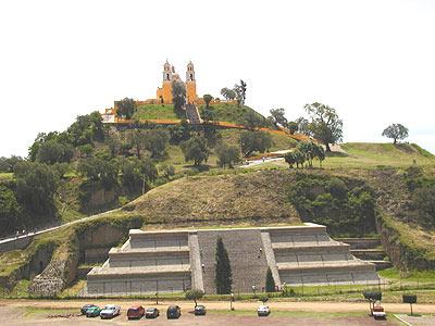 Vēsture Saskaņā ar leģendu... Autors: MONTANNA Pilsēta ar vislielāko piramīdu - Čolula