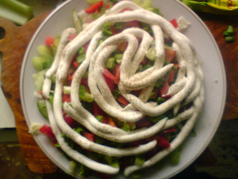 pieliekam majonēzi sāli... Autors: redelins Viegli pagatavojami Salāti!!