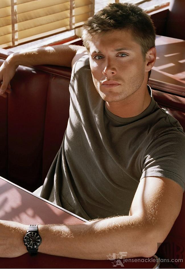 Jensen Ackles Autors: oceanmeitene zazzy.