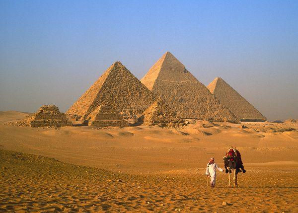 Vecs Lielā Gīzas piramīda Autors: citramonius 7 pasaules brīnumi (jaunie vs vecie)