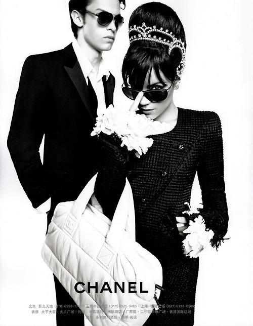  Autors: CALIGULA Chanel logo