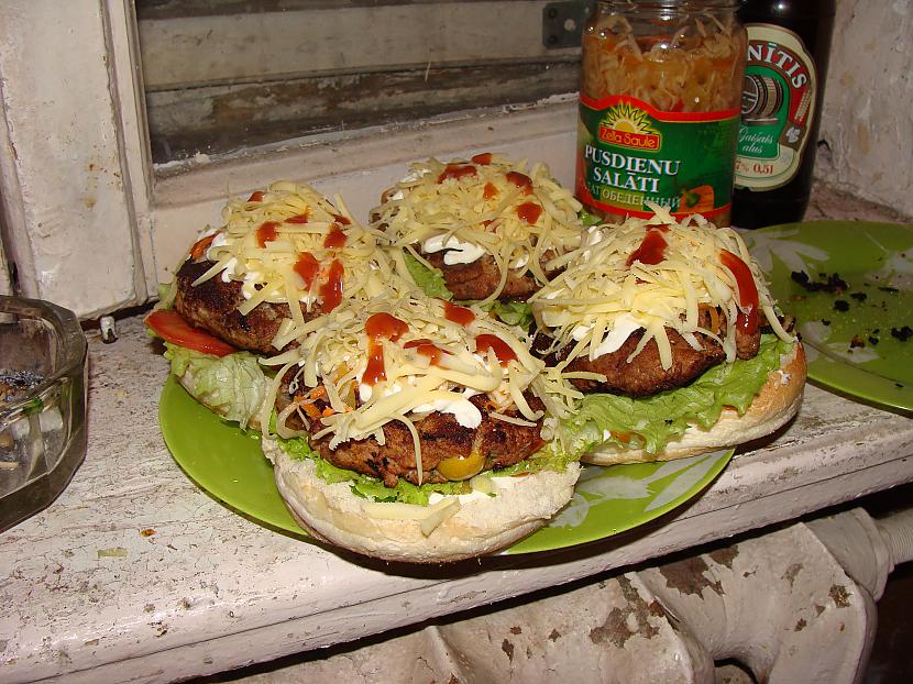 cover with salad n cheese Autors: sandisbebrs home-made...... burger you perv.