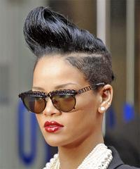 Piekritīsies taču ak viņa prot... Autors: silverxangel Rihannas frizūras