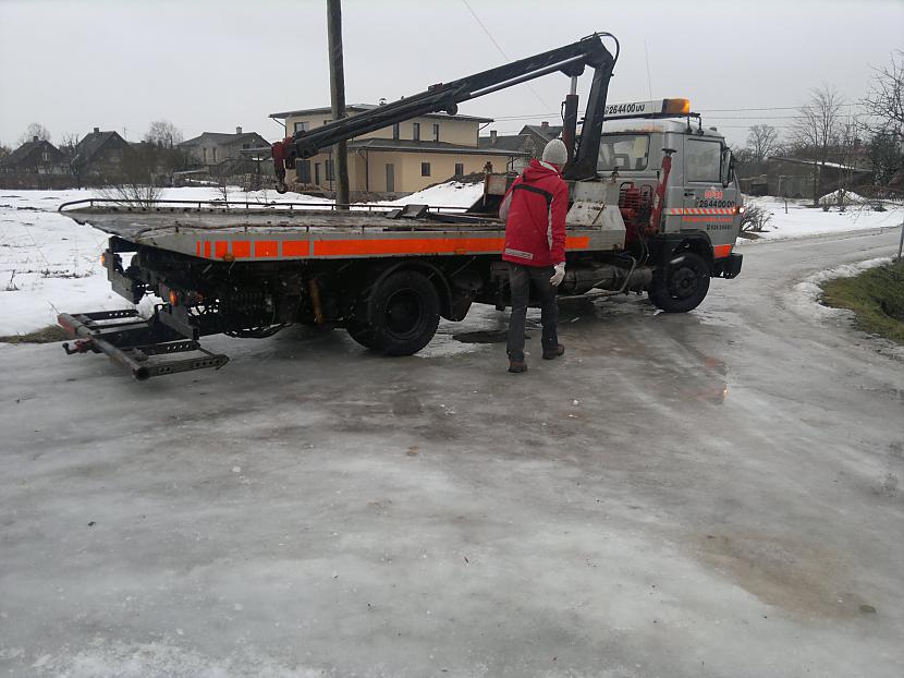  Autors: jackass1919 Ventspils grāvī ieslīd Volvo!