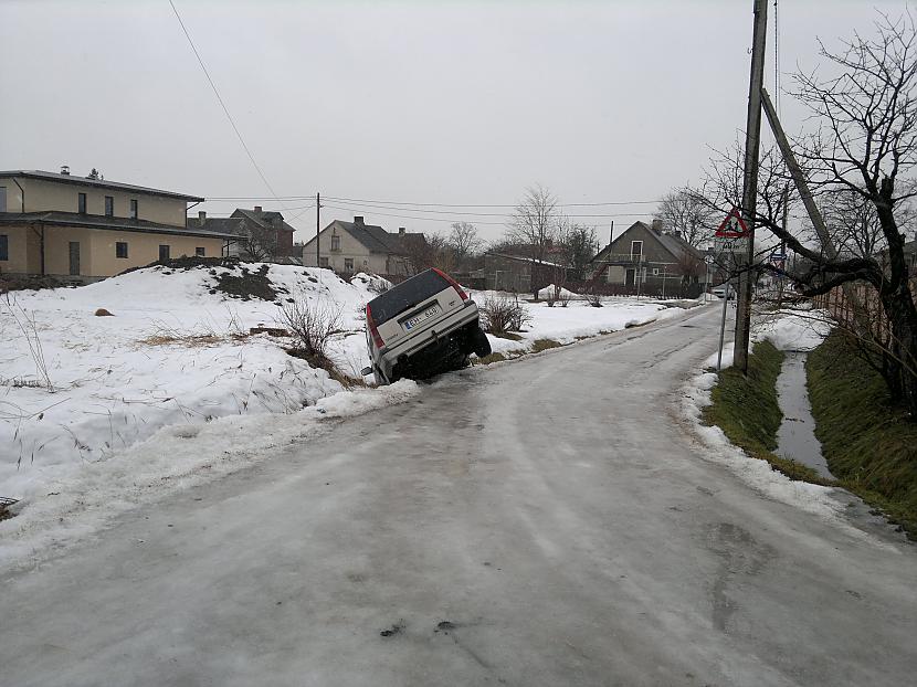  Autors: jackass1919 Ventspils grāvī ieslīd Volvo!