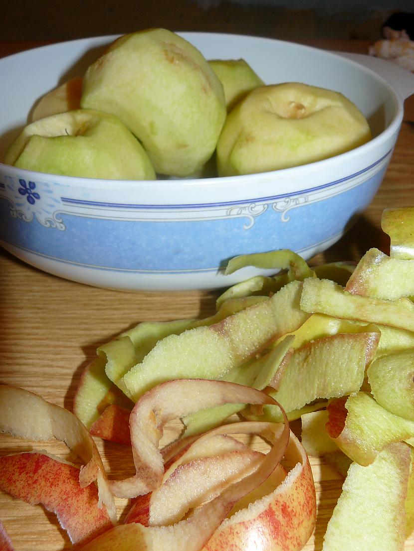 Nomazgājām un nomizojām ābolus... Autors: thelinda vajadzēja tikai 0.46 Ls