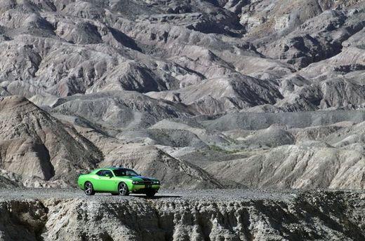  Autors: Fosilija Dodge-Challenger-srt8