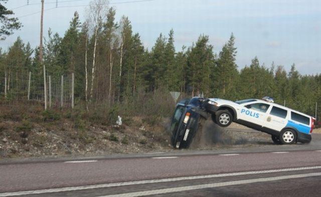  Autors: Rorets Zviedru policija...