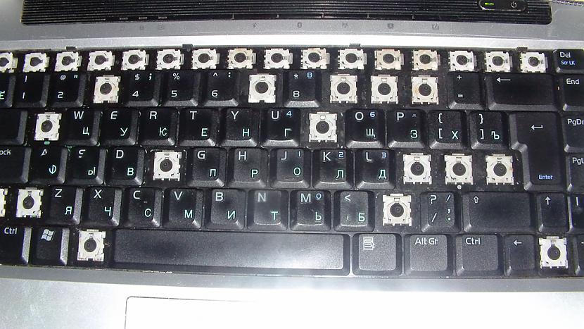  Autors: Dazzl Ko darīt ja ir aplieta laptopa klaviatūra?
