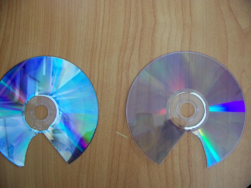 To kas kreisajā pusē metam... Autors: FonTosteris Ko iesākt ar CD/DVD diskiem.? (1. daļa)