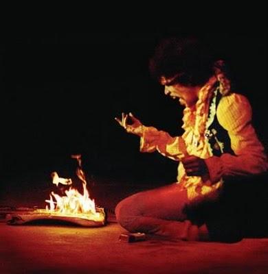 1967 Jimi Hendrix sadedzina... Autors: wasssabi 31. Marts vēsturē