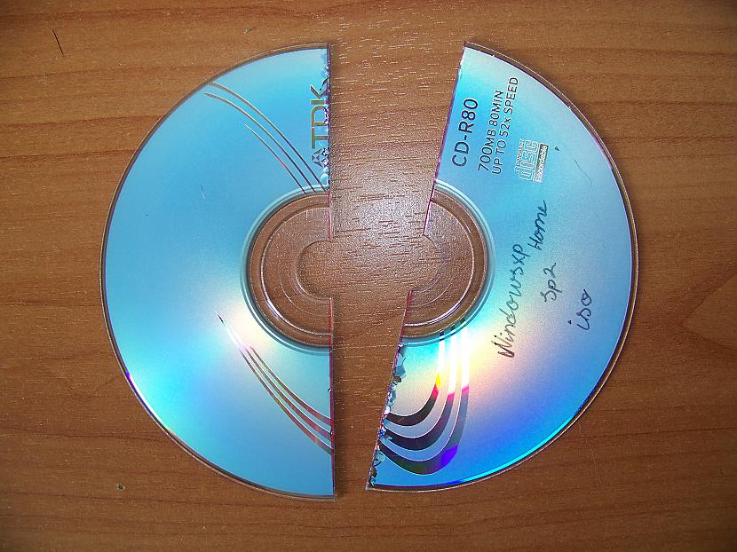 Šādi izskatās pārgriezts viena... Autors: FonTosteris Ko iesākt ar CD/DVD diskiem.? (3. daļa)