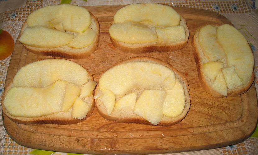 Sagriezto liekam uz maizītēm... Autors: kikkyy4 Ābolmaizītes - ātri un vienkārši!
