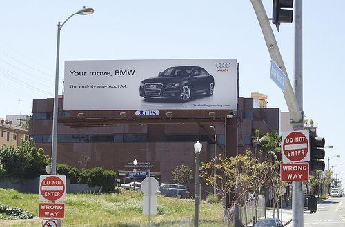 Audi A4 plakāts ar uzrkastu... Autors: GBlack Auto brendu reklāmas karš