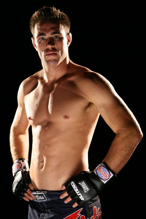  Autors: AwesomeOne Jake Shields