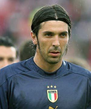 Gianluigi Buffon 2001 gads No... Autors: Mērnieks TOP 15 dārgākās futbolistu transfēras.