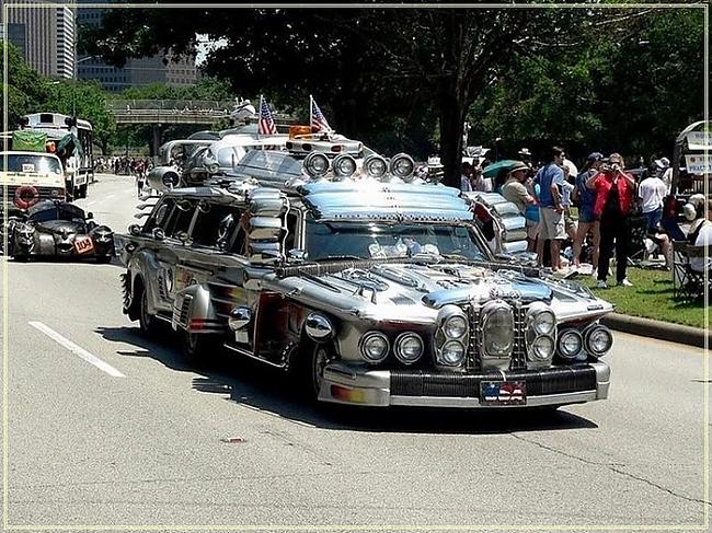  Autors: MrSm1th Funny Car Parade Picures