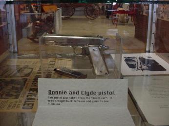  Autors: Tommy Chong Bonnie and Clyde