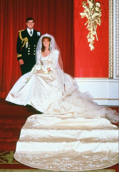 Sarah Ferguson and Prince... Autors: Thunderkid Karaliskās kāzu kleitas, sākot no karalienes Viktorijas k