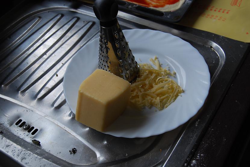 Tad sarīvējam sieru Autors: Matrx61 Picas gatavošana.