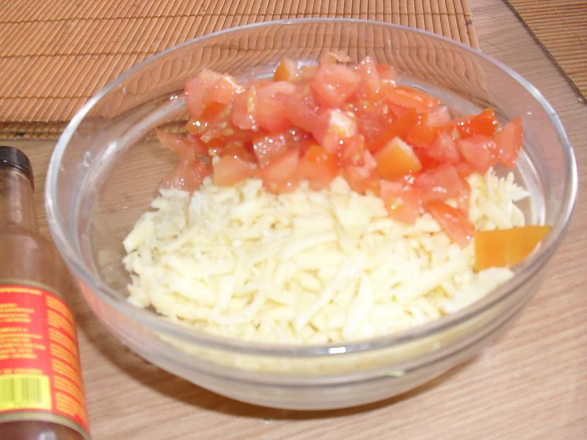 siers un tomāti sabērti kopā Autors: Fosilija siera salāti manā gaumē