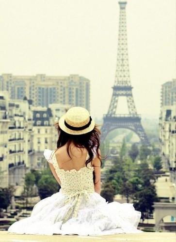  Autors: Chocolatepiece -Tour Eiffel,