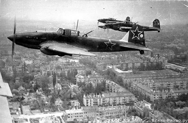  Autors: Meelina Berlīnes ieņemšana 1945.gads