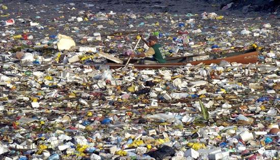 Lielais klusā okeāna atkritumu... Autors: heh 5 vietas, kuras tu negribētu apmeklēt