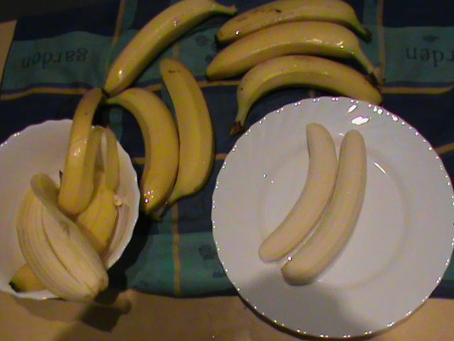 Sākumā nomazgājam banānus un... Autors: P0KEM0N5 Saldējuma pagatavošana ar vienu sastāvdaļu!