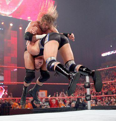 Triple H makes Pedigree Autors: TripleH Its time to play THE GAME!