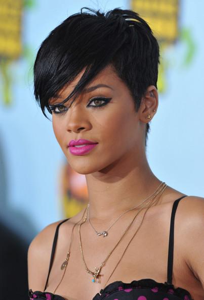 Side Swept Autors: bee62 Rihanna's Hair Transformation