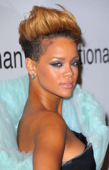 Pin Straight Autors: bee62 Rihanna's Hair Transformation
