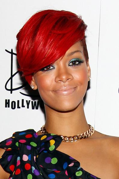 Blazing the Trail Autors: bee62 Rihanna's Hair Transformation