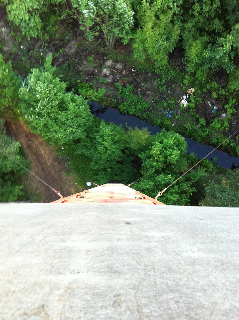 Skats no torņa augšas uz zemi... Autors: Tetrahidrokanabinols Babītes ugunsdzēsēju tornis [PACELTS]
