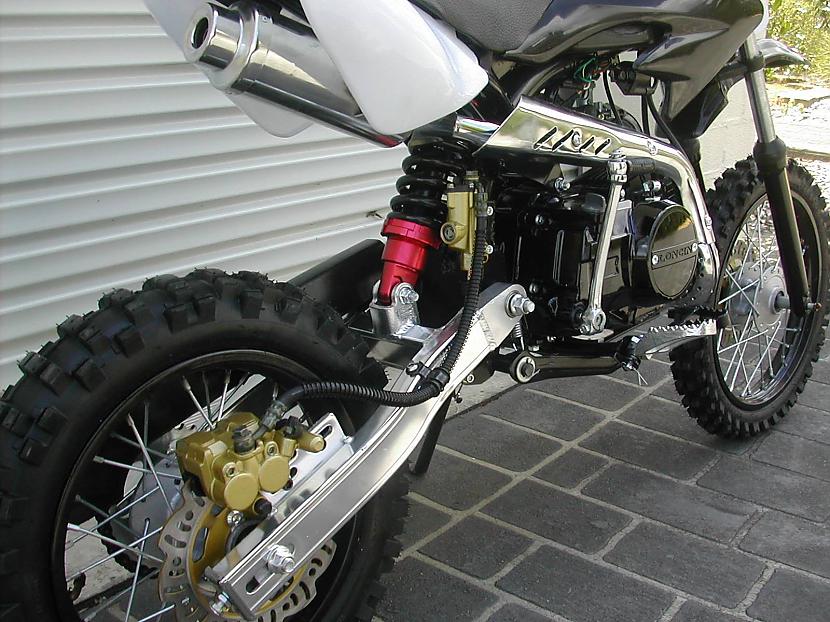 riepām  r12 vai r14 aizmugurē... Autors: emilz23 Lifan - Pitbikes